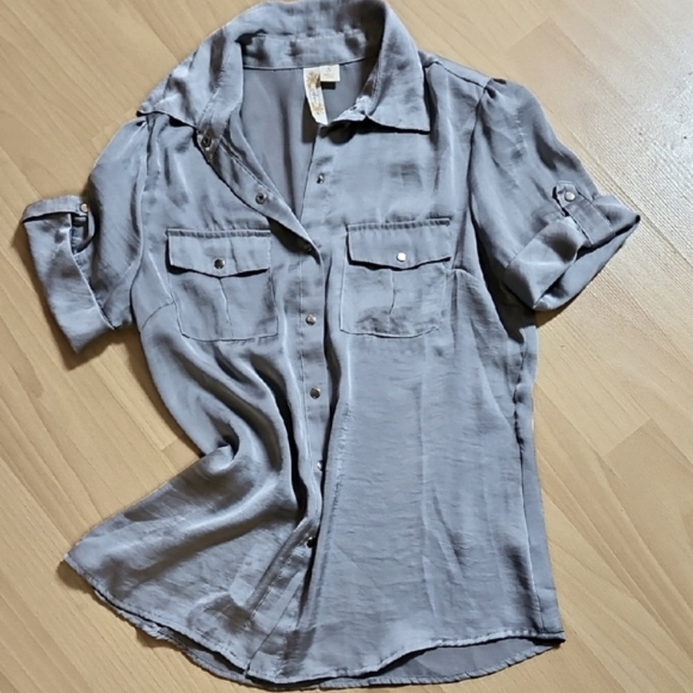 Fresh Sophistication In This Gorgeous Shimmery Grey Adiva Camp Shirt